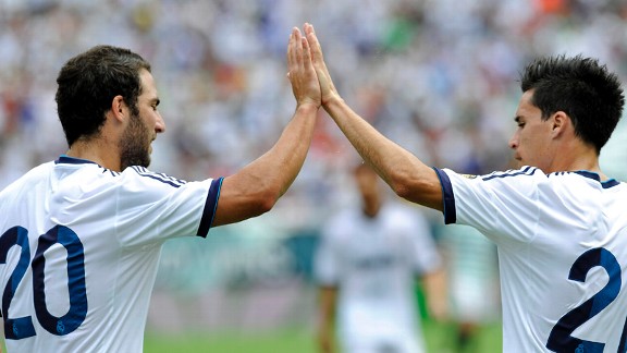Jose Callejon celebrates his goal with Gonzalo Higuain