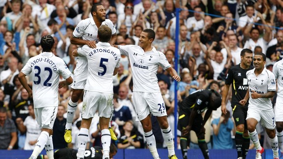 Moussa Dembele celebrates