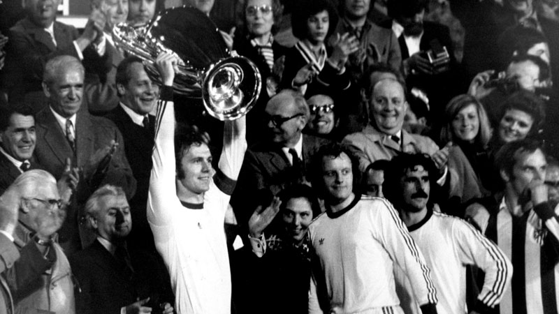 Franz Beckenbauer lifts the 1974 European Cup