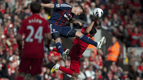 Liverpool battle Robert Huth and Luis Suarez