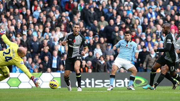 Sergio Aguero scores for Man City against Tottenham