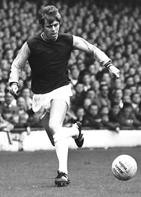 West Ham United youngster Harry Redknapp races down the wing