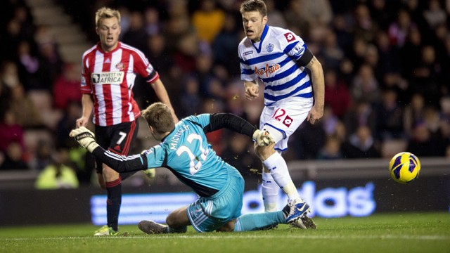 Sunderland keeper Simon Mignolet denies QPR's Jamie Mackie