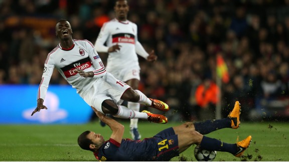 M'Baye Niang missed a good chance to equalise for Milan in Barcelona