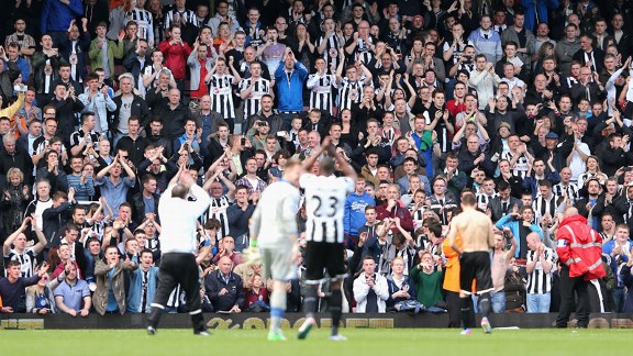 Newcastle players applaud the fans after the draw at West Ham