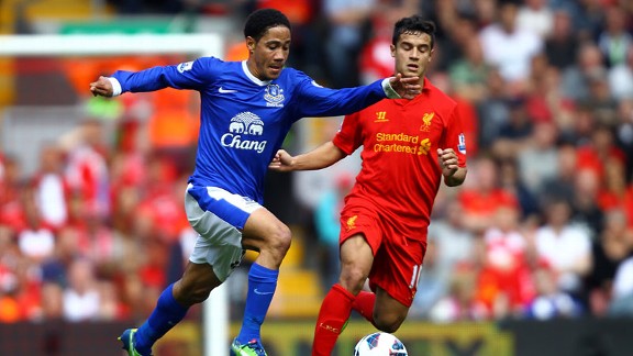 Steven Pienaar runs at the Liverpool defence during the Merseyside derby