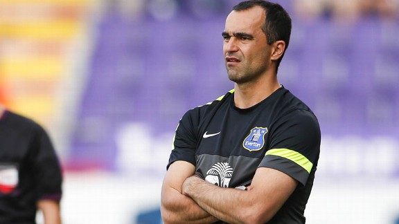 Roberto Martinez Everton arms folded