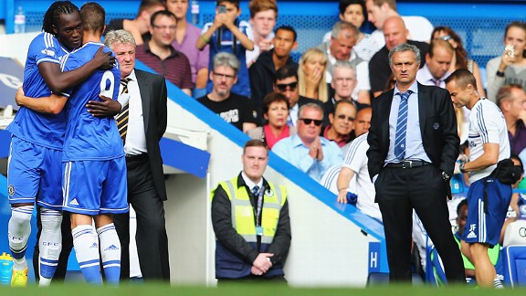 Chelsea striker Romelu Lukaku comes on to replace Fernando Torres against Hull, as Jose Mourinho looks on.