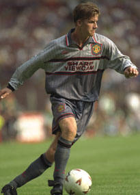 David Beckham scored for Manchester United in their 3-1 defeat against Aston Villa.