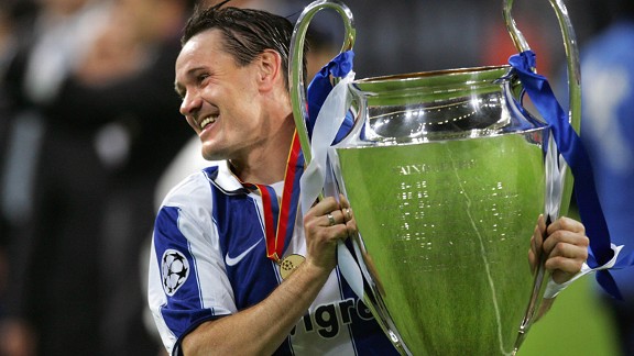 Dmitri Alenichev lifts the Champions League trophy as a Porto player.