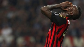 Mario Balotelli missed a penalty and was sent off in Milan's defeat to Napoli.