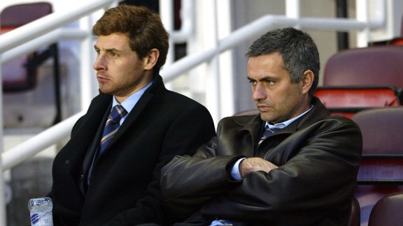 Andre Villas Boas Jose Mourinho bench 2004