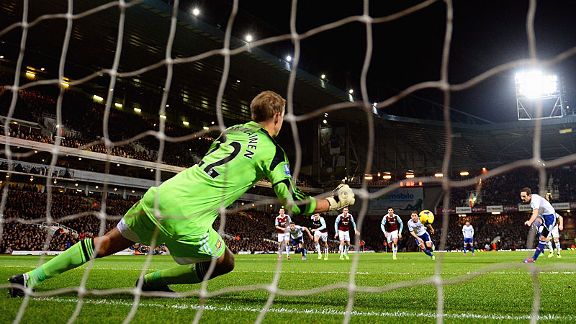Frank Lampard puts Chelsea in front at West Ham from the penalty spot.