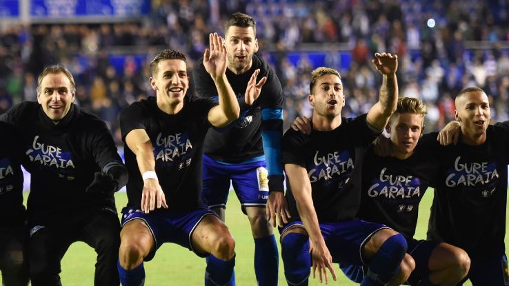 Alaves players celebrate after beating Celta Vigo to reach the Copa del Rey final.