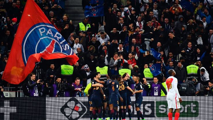 Paris Saint-Germain's players celebrate