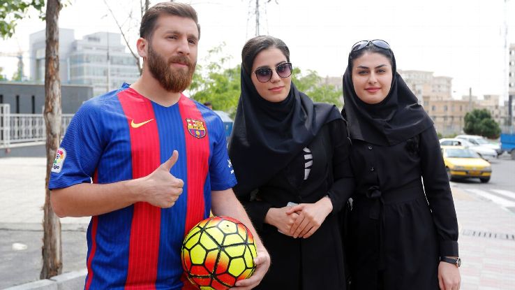 Messi lookalike on street