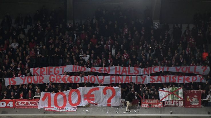 Bayern fans v Anderlecht 20171122