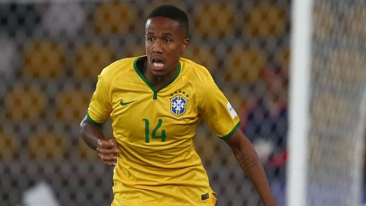 Eder Militao carries the ball during Brazil's U17 World Cup match vs. South Korea.