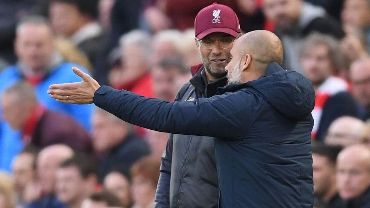 Jurgen Klopp talks with Pep Guardiola.