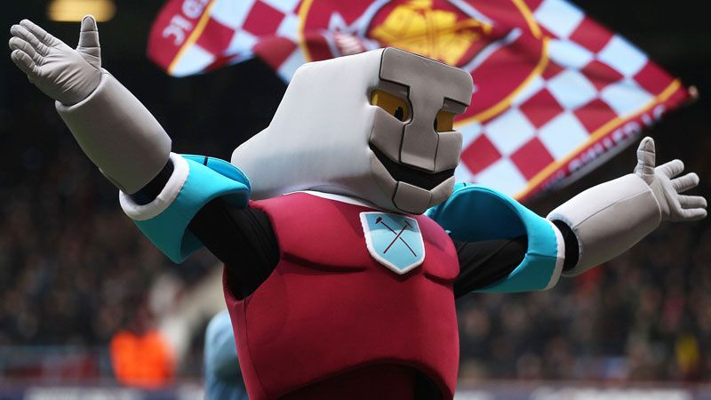 West Ham Mascot / Manchester United 3 West Ham United 1: The Premier