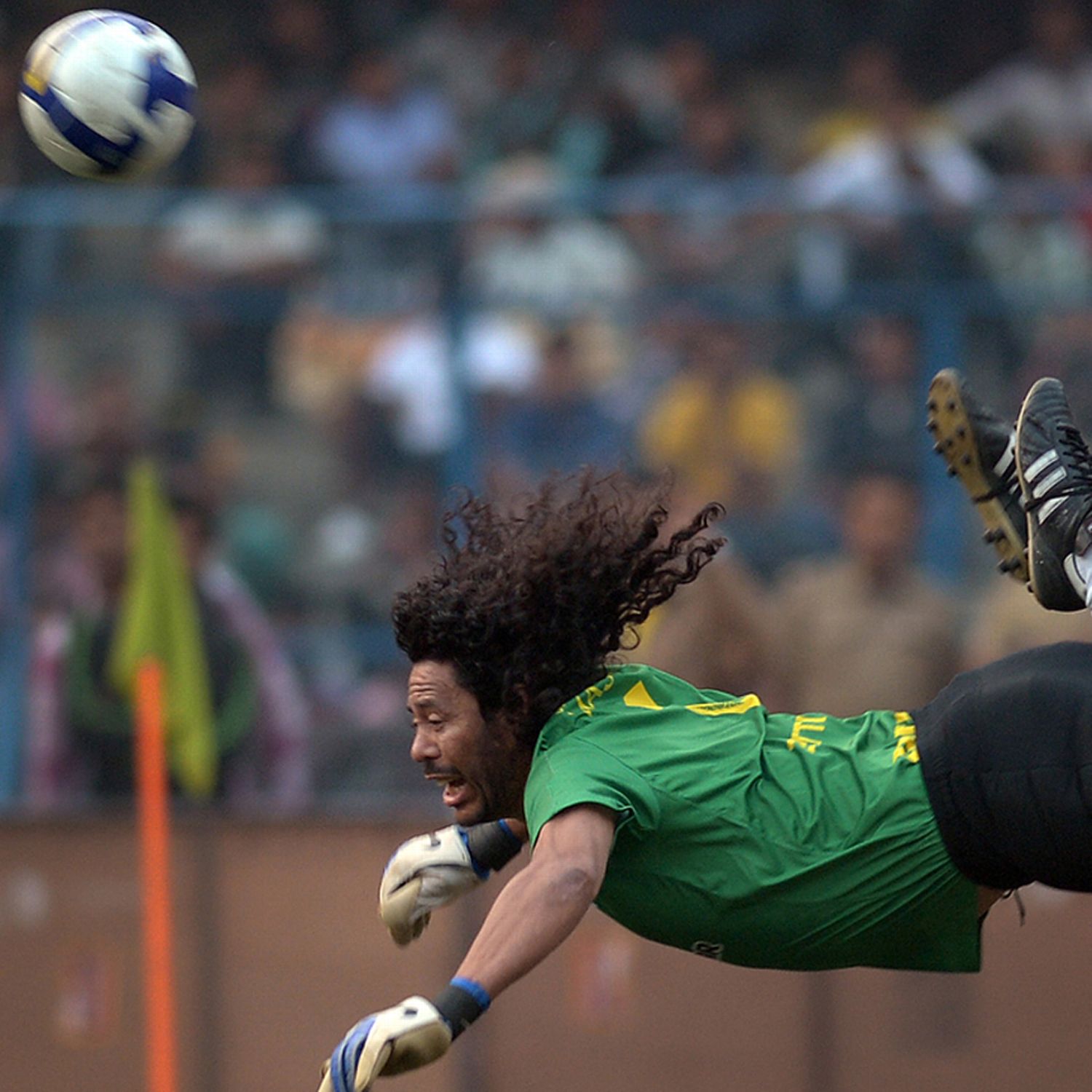 Colombia goalkeeper Rene Higuita does scorpion kick aged 49 - ESPN FC1500 x 1500