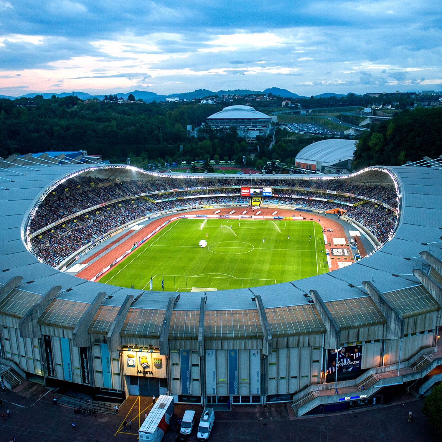 Real Sociedad employ homeless man on ground maintenance team - ESPN FC1500 x 1500