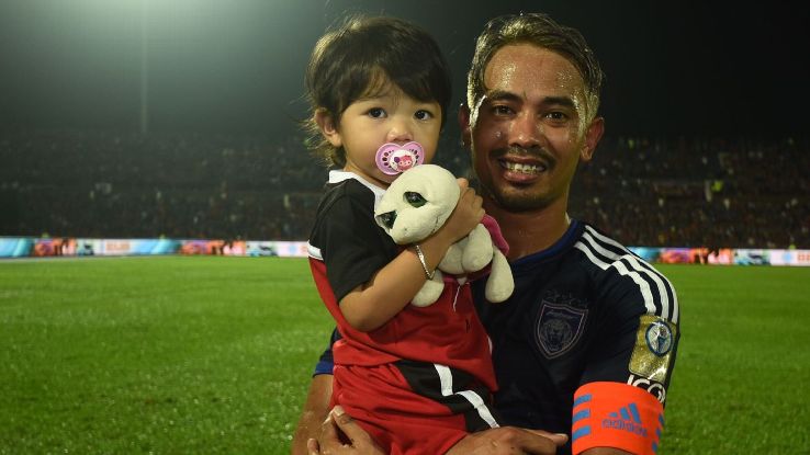 JDT captain Safiq Rahim and son celebrate 2016 MSL title