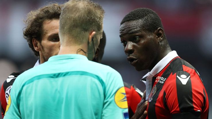 Mario Balotelli reacts after being sent off in Nice's 2-1 win against Lorient.