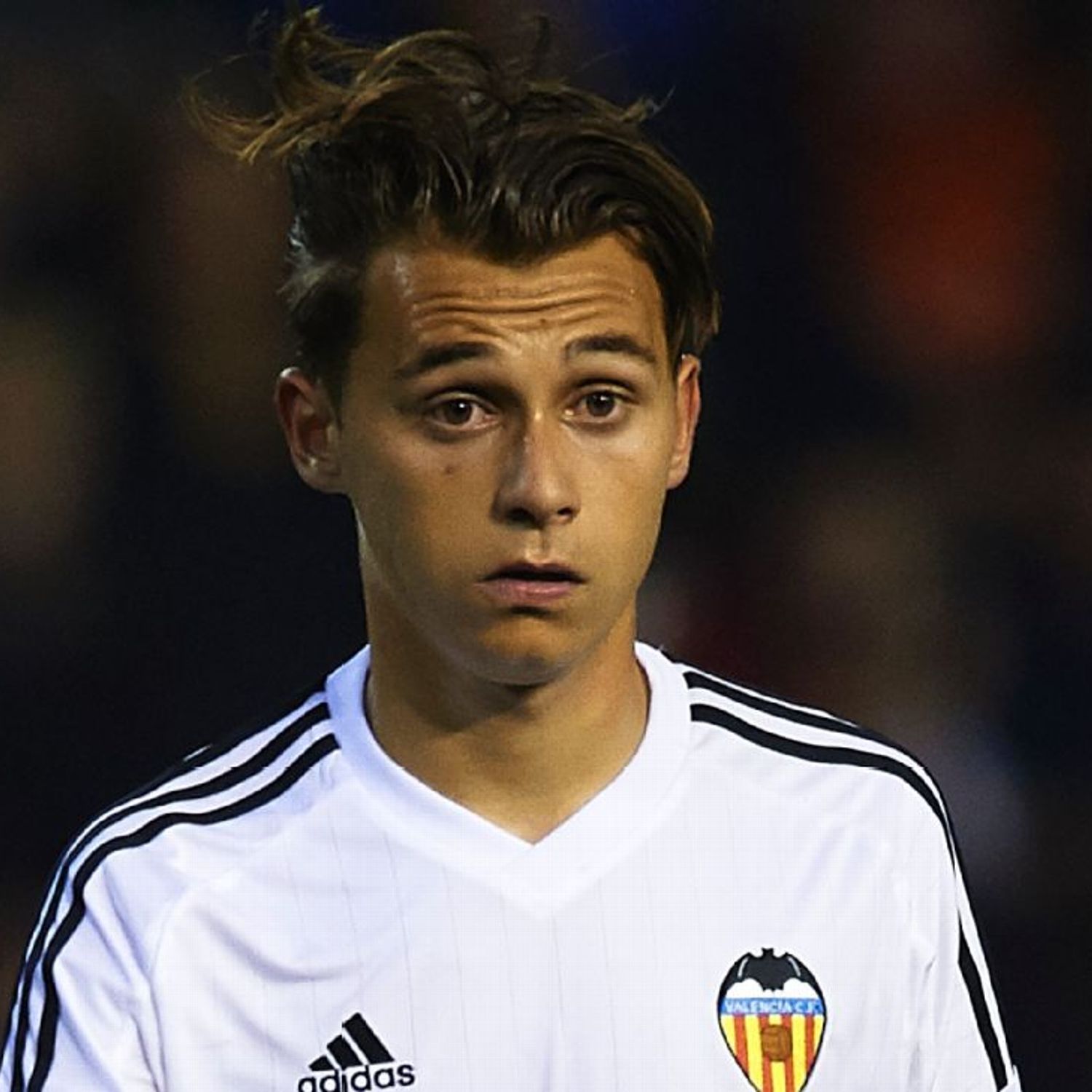 Manchester United target Fran Villalba signs new Valencia deal