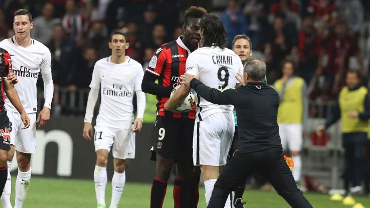 Mario Balotelli, left, and Edinson Cavani exchange words in the Ligue 1 match between Nice and PSG on Sunday. Mario Balotelli, left, and Edinson Cavani exchange words in the Ligue 1 match between Nice and PSG on Sunday.