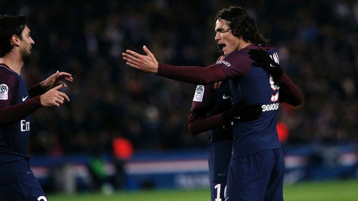 Edinson Cavani celebrates after scoring a goal in PSG's win against Nantes on Saturday.
