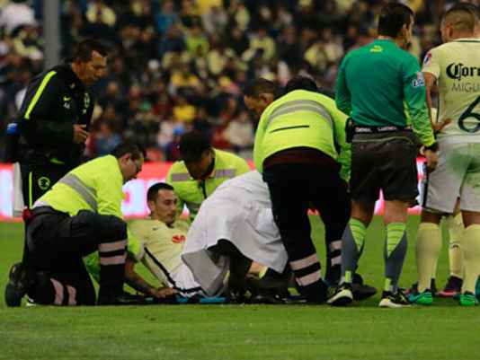 Rubens Sambueza abandonó el Clásico Nacional por lesión
