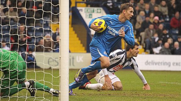 Peter Lovenkrands grabs the ball after his late consolation