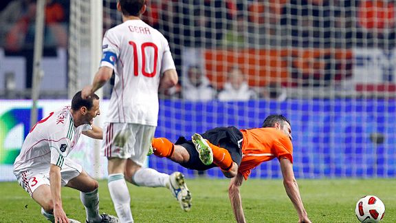 Vilmos Vanczak brings down Robin Van Persie, leading to another international injury for the Arsenal forward.