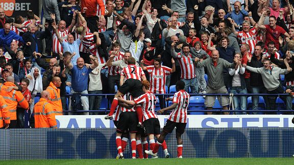 Sunderland celebrate their dramatic late victory over Bolton