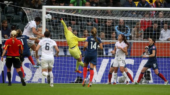 Abby Wambach v Fra