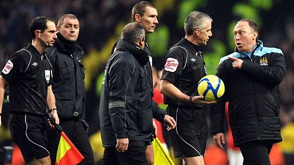 David Platt complains to referee Chris Foy about his handling of the Manchester derby.