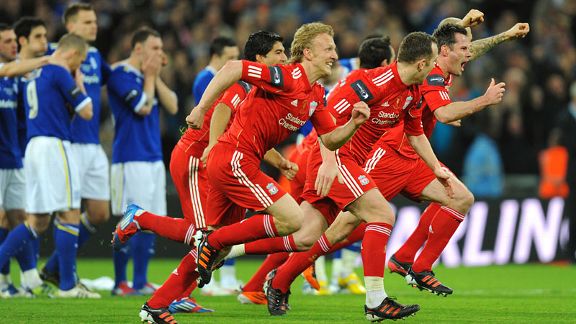 Liverpool celebrate after winning the Carling Cup following a penalty shootout