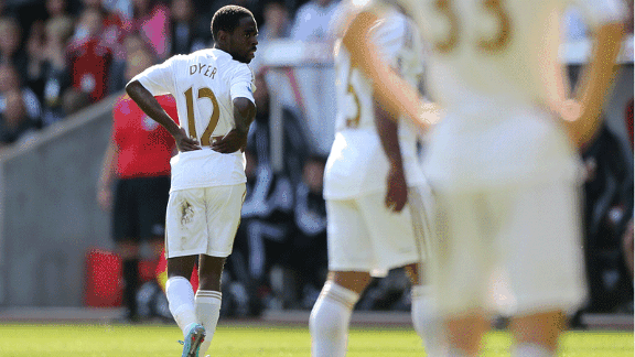 Nathan Dyer red