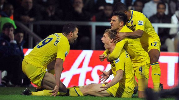 Reading's Pavel Pogrebnyak celebrates scoring his side's third goal