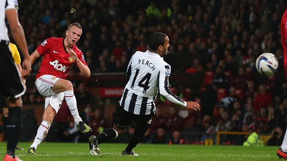 Tom Cleverley of Manchester United scores the second goal