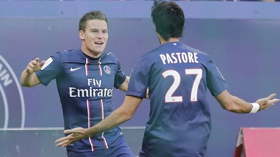 Kevin Gameiro celebrates with Javier Pastore