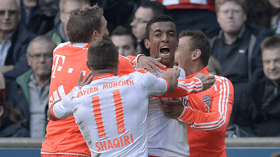 Luis Gustavo celebrates