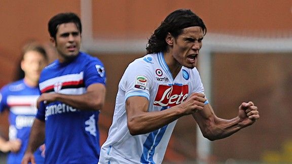 Edinson Cavani celebrates after firing home a penalty against Sampdoria