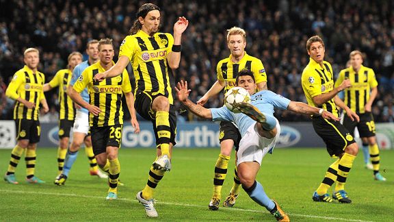 Neven Subotic moves to block Sergio Aguero's shot as Manchester City win a late penalty
