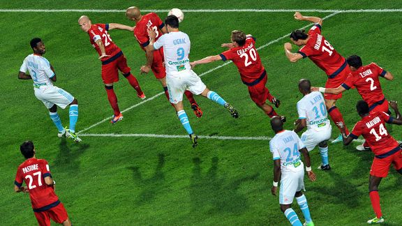 Andre Pierre Gignac scores his and Marseille's second goal