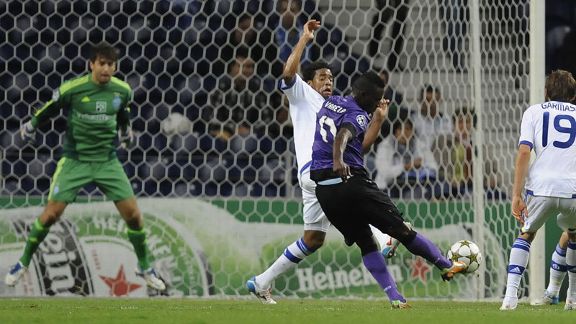 Silvestre Varela fires home the opener for Porto against Dynamo Kiev