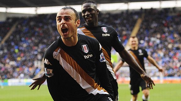 Dimitar Berbatov celebrates his late goal for Fulham at Reading