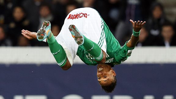 Pierre Emerick Aubameyang celebrates after scoring what proved to be St Etienne's winner at PSG