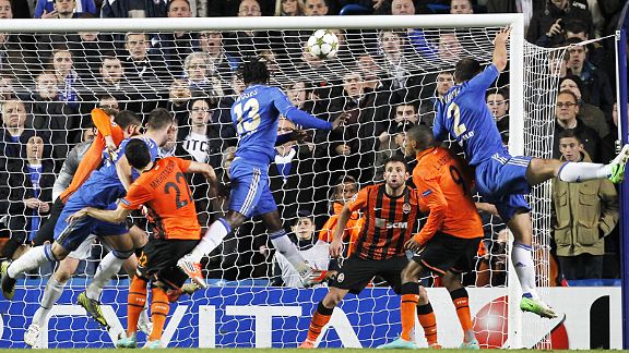 Victor Moses heads home in the 94th minute to make it Chelsea 3-2 Shakhtar